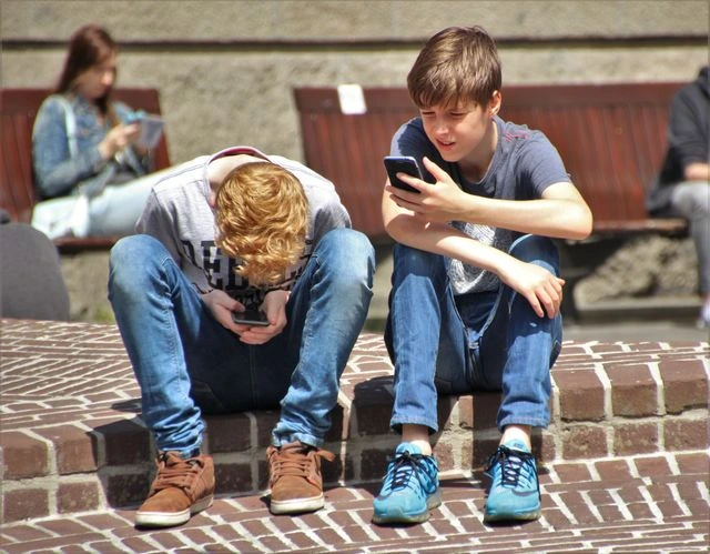 Your Teenager and Social Media: What to Actually Worry 